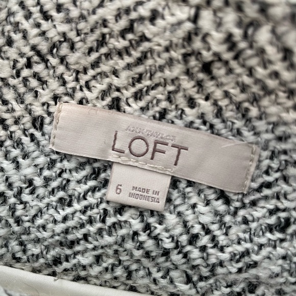 Ann Taylor LOFT skirt with pockets - Picture 4 of 4